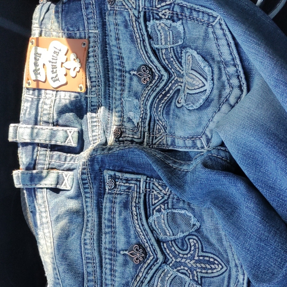 Jeans - Picture 1 of 2